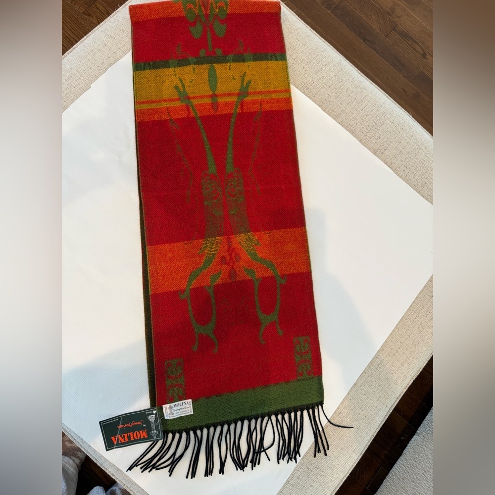 BNWT Molina by Jimmy Hourihan Red and Green Acrylic Scarf Great Gift - Picture 6 of 7
